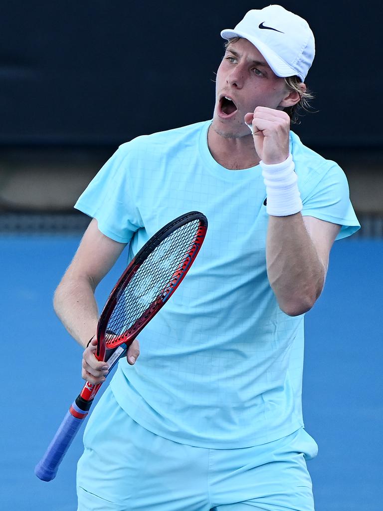 Denis Shapovalov had no trouble accounting for Bernard Tomic.