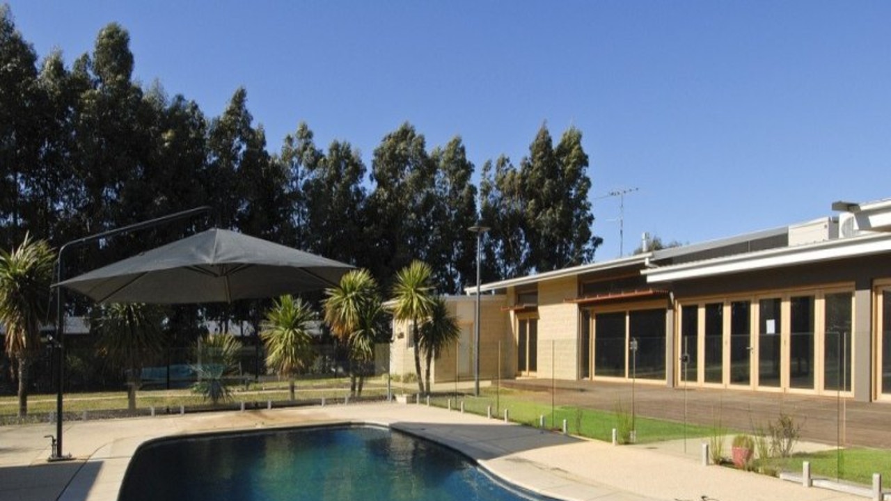 The one-time home of Bill Vlahos sold at a weekend auction for $1.04 million.