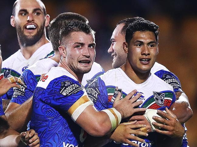 AUCKLAND, NEW ZEALAND - MAY 27:  Roger Tuivasa-Sheck of the Warriors celebrates with his team after scoring a try during the round 12 NRL match between the New Zealand Warriors and the Brisbane Broncos at Mt Smart Stadium on May 27, 2017 in Auckland, New Zealand.  (Photo by Hannah Peters/Getty Images)