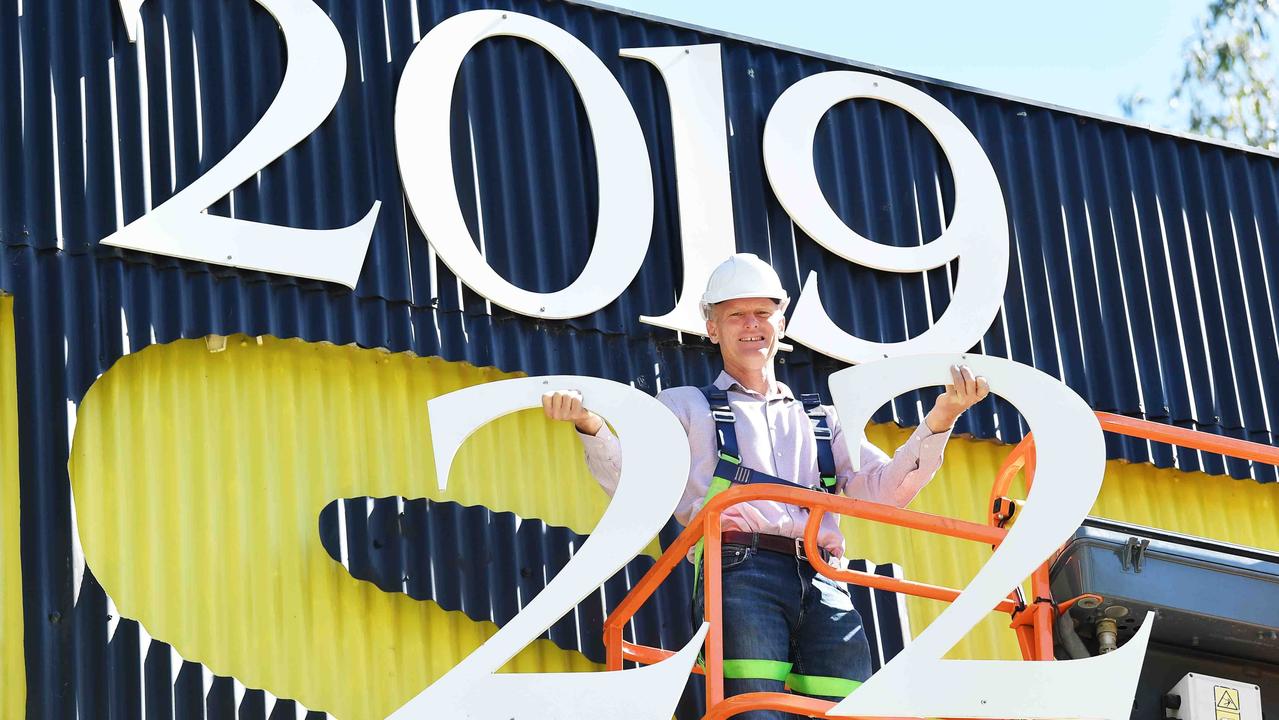 Gympie Mayor Glen Hartwig changes the year sign to 2022 at the Gympie Muster main stage. Photo: Patrick Woods.