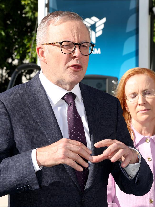 Anthony Albanese visit Tritium’s headquarters in Brisbane.