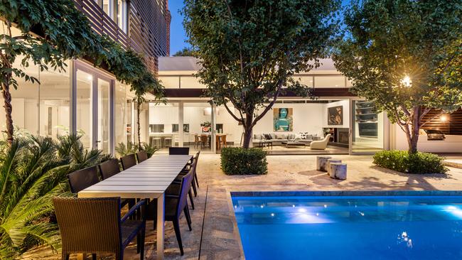 The Kooyong residence was sold by Spotlight chief executive Quentin Gracanin.