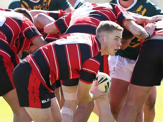 Edward's College hooker Tyler Moriaty sends the leather out the backline. Edwards College, Gosford, beats Farrer, Tamworth, 18-16 in a thriller at Tamworth in the National Schoolboy Rugby League Cup.  The Daily and Sunday Telegraph have secured the exclusive rights to live stream the prestigious National Schoolboy Cup competition. Picture by Peter Lorimer.