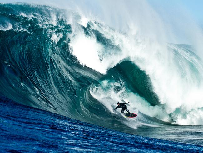 Big-wave surfer Ross Clarke-Jones celebrates 50th birthday by riding ...