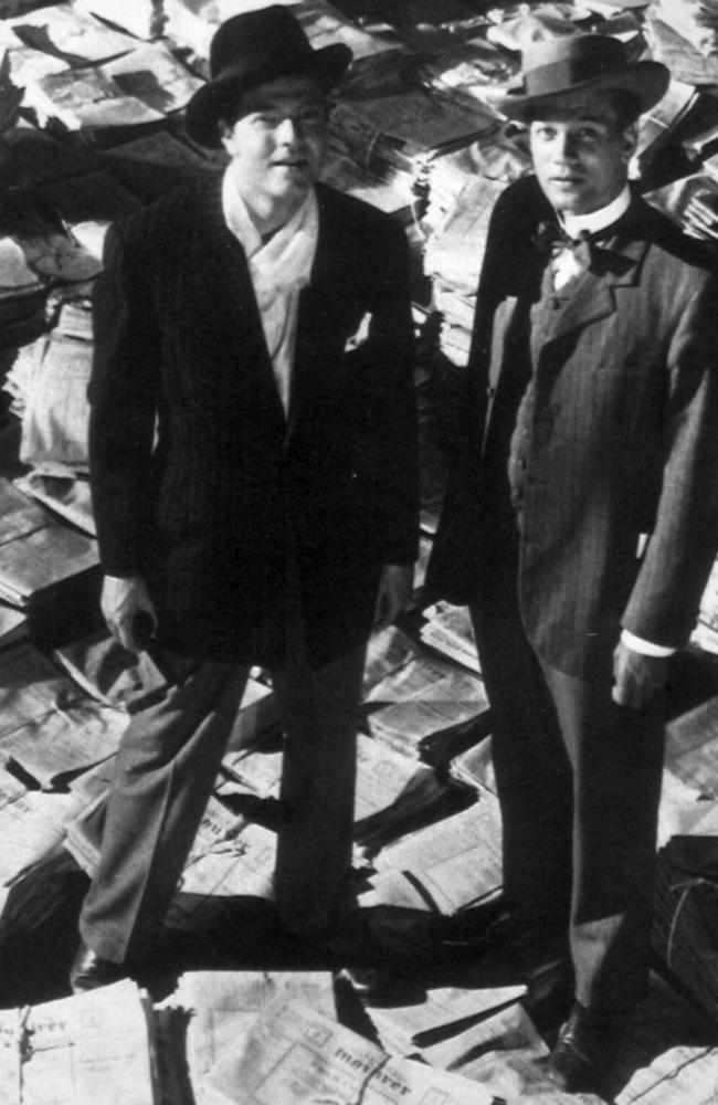 Orson Welles (left) in <i>Citizen Kane</i>, considered the greatest American movie of all time, but lost the best picture Oscar.