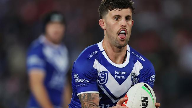 SYDNEY, AUSTRALIA - AUGUST 10: Toby Sexton of the Bulldogs looks to pass during the round 23 NRL match between St George Illawarra Dragons and Canterbury Bulldogs at Netstrata Jubilee Stadium, on August 10, 2024, in Sydney, Australia. (Photo by Jeremy Ng/Getty Images)