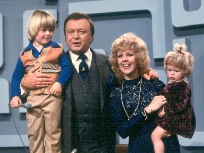 Bert and Patti Newton with their children Matthew and Lauren on Ford Superquiz. Picture: Channel 9