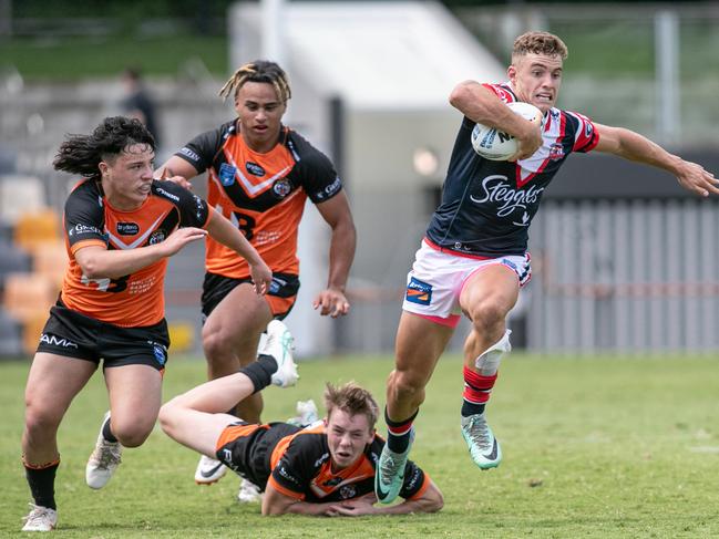 Zac Sarfati makes a break. Picture: Julian Andrews