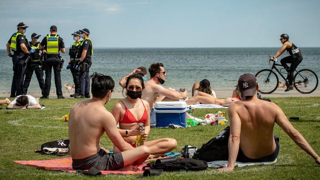 Fully vaccinated Victorians are allowed to meet in groups of five for picnics.