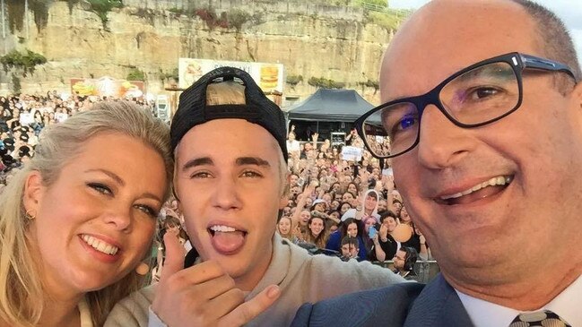 David Koch takes a selfie with Justin Bieber years after he slammed him for his behaviour. Picture: Twitter