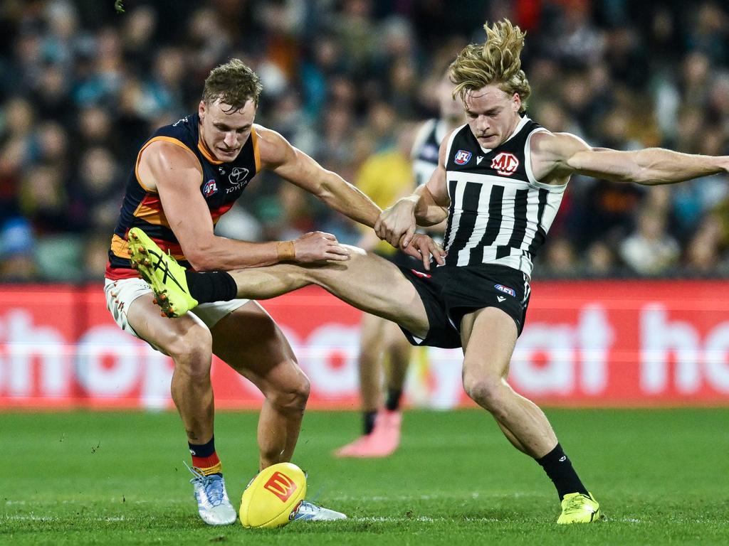 Jordan Dawson competes with Miles Bergman. Picture: Mark Brake/Getty Images.