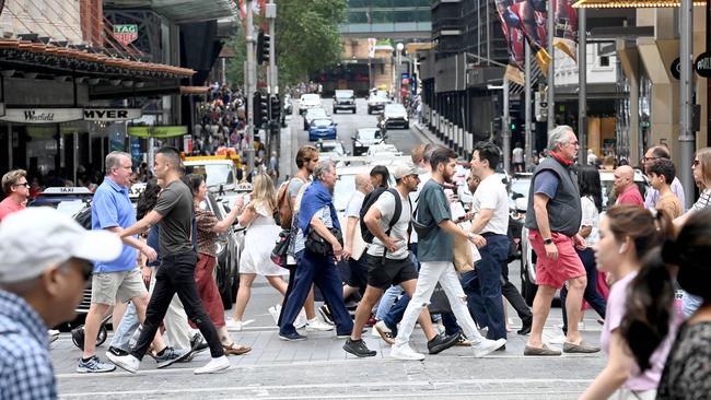 It’s a rush to get Christmas shopping done before December 25. Picture: NCA NewsWire / Jeremy Piper