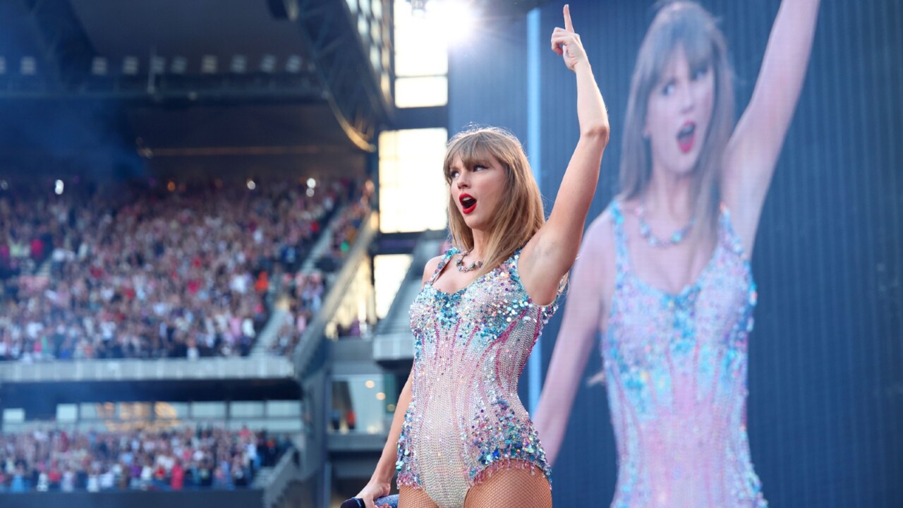 Taylor Swift performs for largest crowd of her career