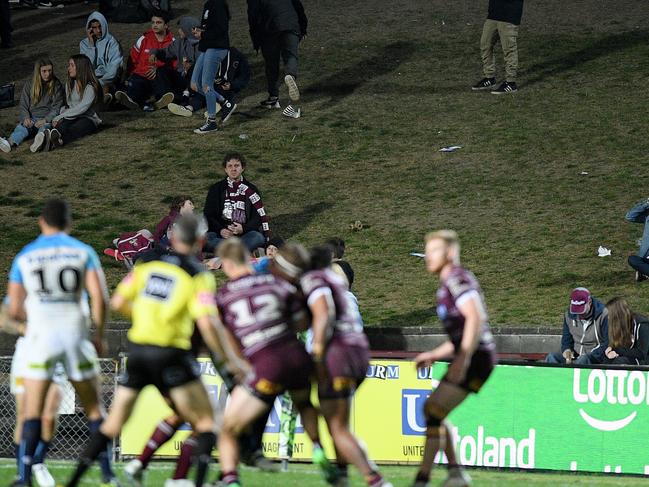 Supporters are seen on the hill during the Round 23 NRL match between the Manly-Warringah Sea Eagles and the Gold Coast Titans at Lottoland in Sydney, Friday, August 17, 2018. (AAP Image/Dan Himbrechts) NO ARCHIVING, EDITORIAL USE ONLY