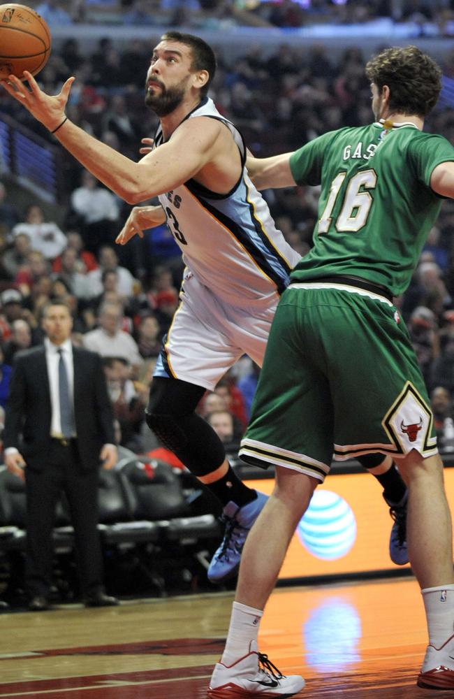 Memphis Grizzlies' Marc Gasol against Chicago Bulls' Pau Gasol.