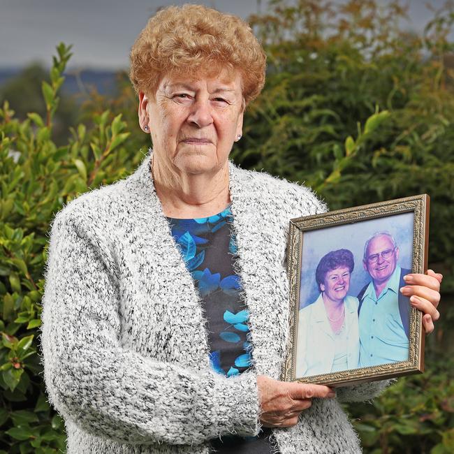 Maureen Dawes holds a photo of her and Len Fisher. Picture: ZAK SIMMONDS