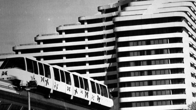 AUGUST, 1989 : Skylink monorail makes its way across Gold Coast Highway to Jupiters Casino & Conrad Hotel on trial journey in preparation for its public debut opening, 08/89. Pic News Limited. Queensland / Railway Australia's First Century Historical