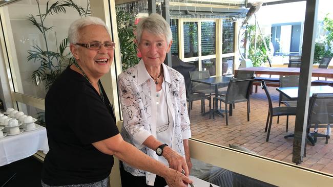 Jill Gribble (right) with fellow Ballina/Byron U3A member Margaret Robinson (left) cutting the organisation’s 25th anniversary cake in 2019.