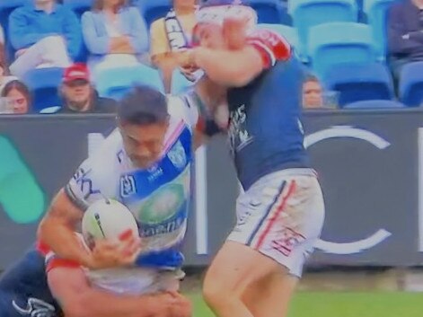 Luke Keary appeared to use a chicken wing type tackle on Warriors halfback Shaun Johnson. Picture: Fox League