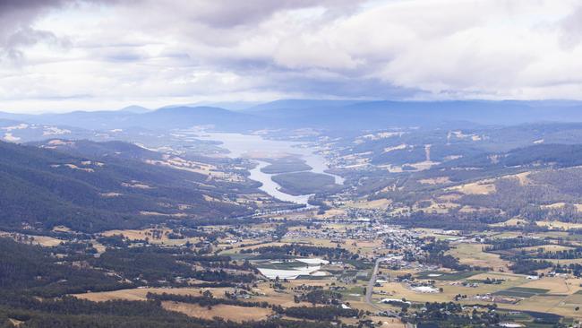 Huon Valley, Huon River Huon Highway. Picture: RICHARD JUPE