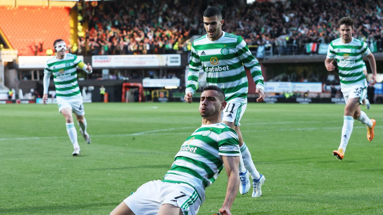 Giorgos Giakoumakis celebrates the goal which sealed Celtic’s title win.
