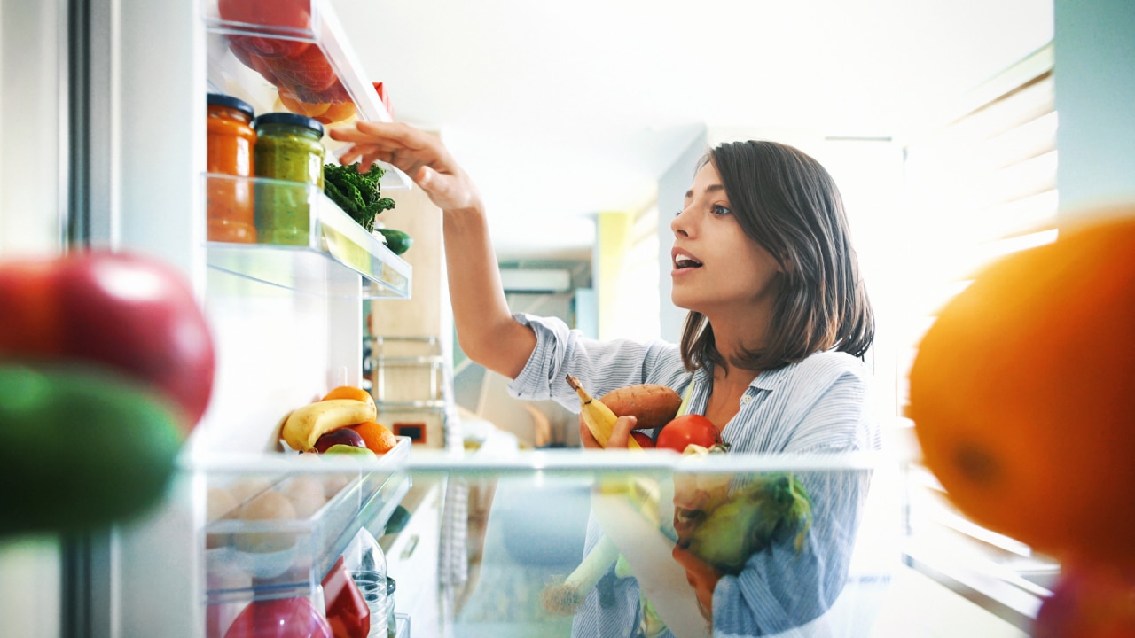 <p><b>It&rsquo;ll do more than make your fridge look as organised as a Kardashian&rsquo;s.&nbsp;</b></p><p><span>There&rsquo;s nothing like reorganising the furniture in a cluttered, over-used room to leave you </span><a href="https://www.bodyandsoul.com.au/relationships/sex/5-ways-the-set-up-of-your-bedroom-might-be-inhibiting-your-sex-drive/news-story/f6801618f5da11844b6384a2cabeb631" target="_blank" rel="noopener"><span>feeling refreshed and relaxed</span></a><span>.&nbsp;</span></p><p><span>Whether you&rsquo;re adjusting the couch to a new angle, or swapping out your entire bedroom decor on a whim, a touch of Feng Shui can transform not only a physical space but your emotional ties to it. </span></p><p><span>But, did you know the principles of Feng Shui can also be applied to the </span><a href="https://www.bodyandsoul.com.au/nutrition/how-to-build-a-snack-plate/news-story/9b8352db94da5137f47dfb5920a92cf0" target="_blank" rel="noopener"><span>inside of your fridge</span></a><span>? Here&rsquo;s how to </span><a href="https://www.bodyandsoul.com.au/nutrition/19-kmart-meal-prepping-buy/news-story/41ebfdec433c647076fa9635cab872a8" target="_blank" rel="noopener"><span>master the organisation</span></a><span> and appearance of your kitchen storage, according to an expert.</span></p>