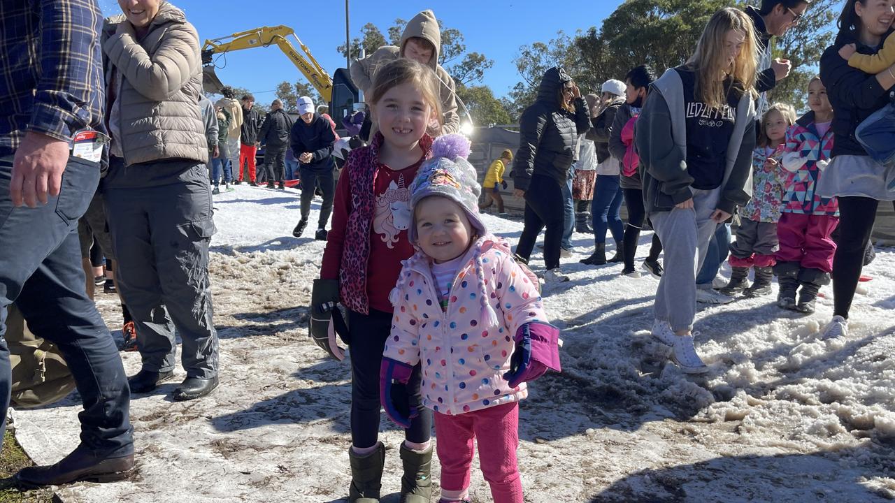 Brisbane sisters Aria (7) and Chelsea Gallaher (3) play in the snow at the Snowflakes in Stanthorpe 2021 winter festival. Photo: Madison Mifsud-Ure / Stanthorpe Border Post