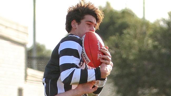 Nathan Fowler in action for Wallan in the RDFL. Picture: Aaron Cook