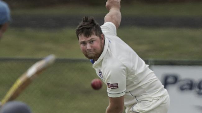 Blake Hogan-Keogh bowling for Flinders. Picture: Valeriu Campan