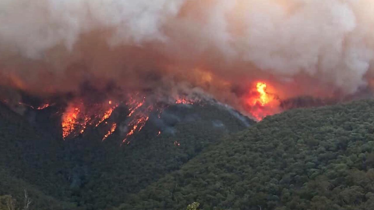 Victorian fires Alpine bushfire flares up, third death confirmed