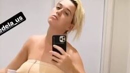 Katy Perry posts hilarious VMAs snap of post baby body. Picture: Instagram