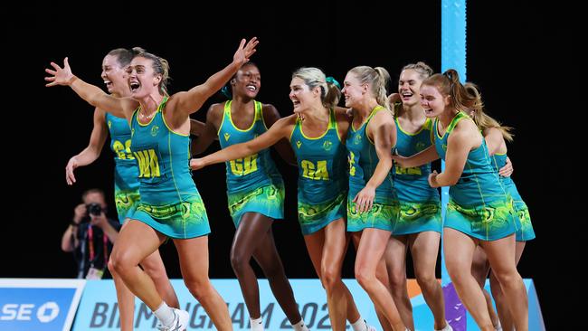 BIRMINGHAM, ENGLAND - AUGUST 07: Team Australia celebrate victory during the Netball Gold Medal match between Team Jamaica and Team Australia on day ten of the Birmingham 2022 Commonwealth Games at NEC Arena on August 07, 2022 on the Birmingham, England. (Photo by Stephen Pond/Getty Images)