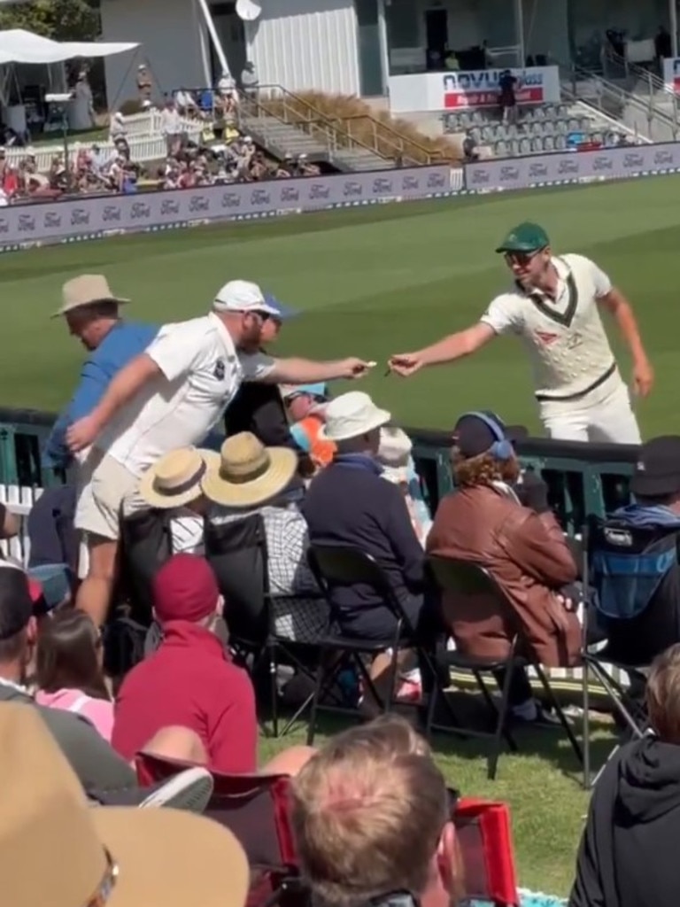 Kiwi fans have praised Hazlewood for being a "good sport". Photo: Twitter