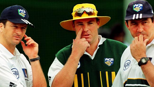 Steve Waugh, Shane Warne and coach Geoff Marsh talk tactics in 1999.