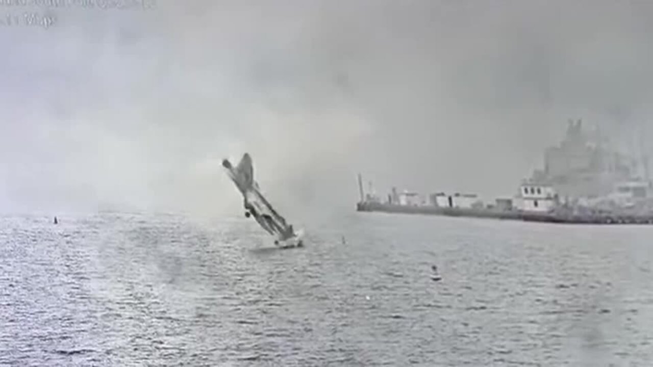 Pilots survive military fighter jet crash in San Diego Bay