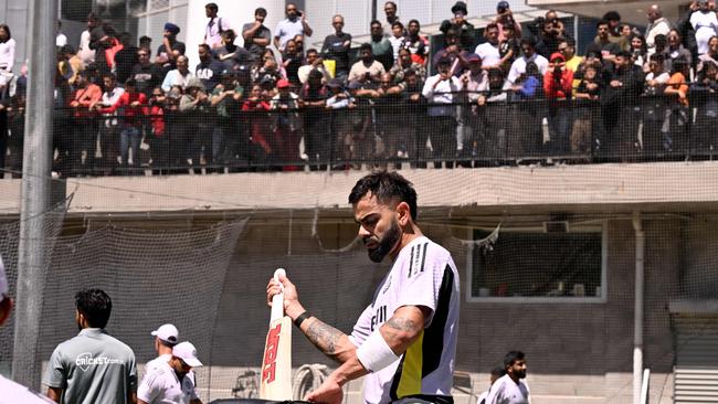 A huge crowd watches Kohli in the Melbourne nets. (Photo by William WEST / AFP)