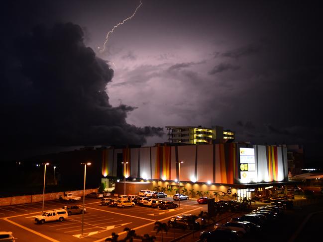 Risk of flash flooding as severe thunderstorm warning issued