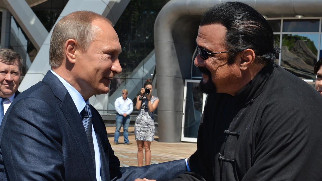 Russian President Vladimir Putin and Seagal in 2015.