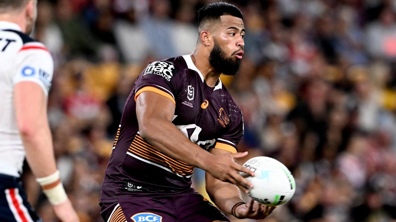 BRISBANE, AUSTRALIA – APRIL 08: Payne Haas of the Broncos passes the ball during the round five NRL match between the Brisbane Broncos and the Sydney Roosters at Suncorp Stadium, on April 08, 2022, in Brisbane, Australia. (Photo by Bradley Kanaris/Getty Images)