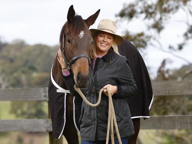 DAILY TELEGRAPH 9TH OCTOBER 2022STRICTLY EMBARGOED FOR MONDAY 10TH OCTOBERPictured at home at Berima in South West Sydney is Samantha Armytage with Chris Waller trained Seafall.Picture: Richard Dobson