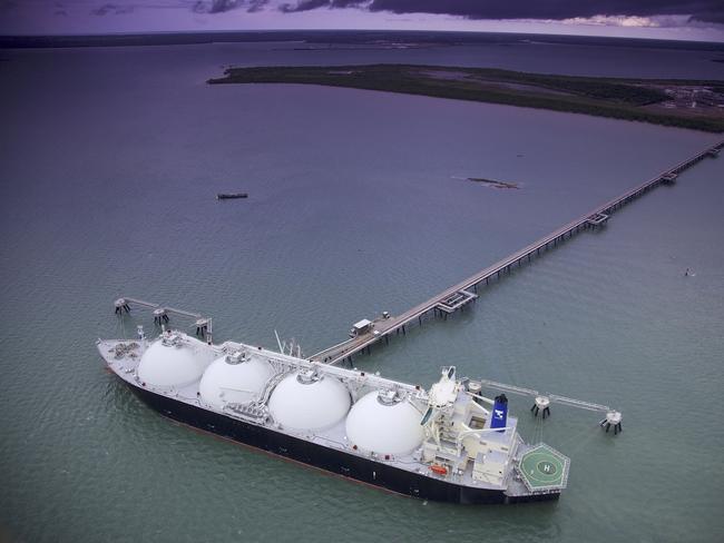 Chill - Santos oil and gas feature. Aerial shots of first 'large' offtake tanker at LNG terminal Darwin, Northern Territory, Australia. For Conoco Phillips. FOR CHILL USE ONLY.