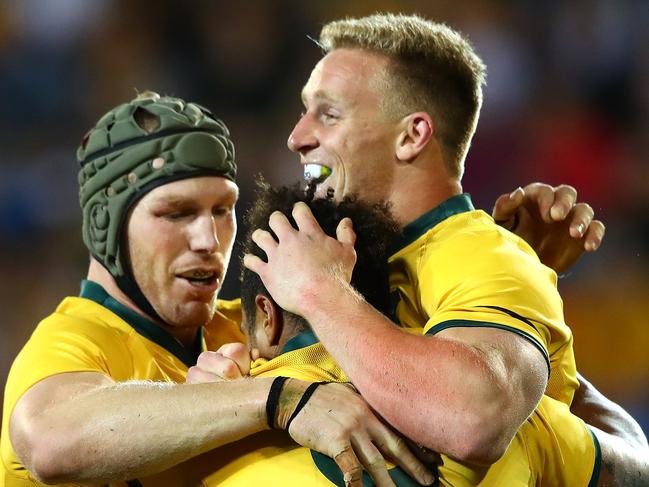 GOLD COAST, AUSTRALIA - SEPTEMBER 15:  David Pocock of the Wallabies and Reece Hodge of the Wallabies congratulate Will Genia of the Wallabies after scoring a try during The Rugby Championship match between the Australian Wallabies and Argentina Pumas at Cbus Super Stadium on September 15, 2018 in Gold Coast, Australia.  (Photo by Cameron Spencer/Getty Images)