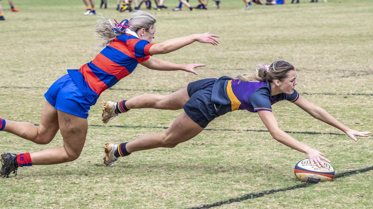 Zoe Waters scores a try for Glennie. Selena Worsley Shield game2. Girl's rugby 7s Downlands vs Glennie. Saturday, August 6, 2022. Picture: Nev Madsen.