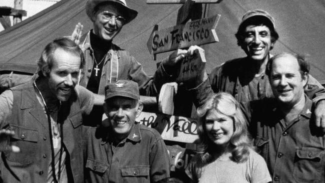 David Ogden Stiers, at right, with fellow M*A*S*H actors, from left, Mike Farrell, Bill Christopher, Harry Morgan, Loretta Swit and Jamie Farr in 1982.