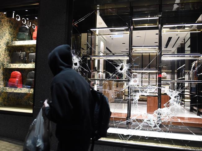 Louis Vuitton Store Smashed Window With Sledgehammer 