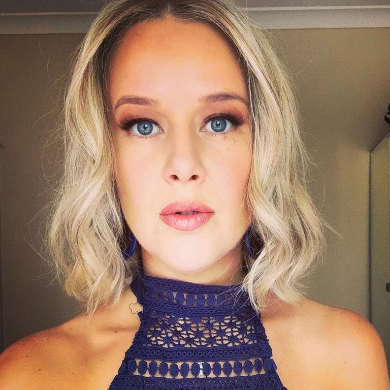 Jana Hocking decided to ask a psychologist why she’s still single. Picture: Instagram.