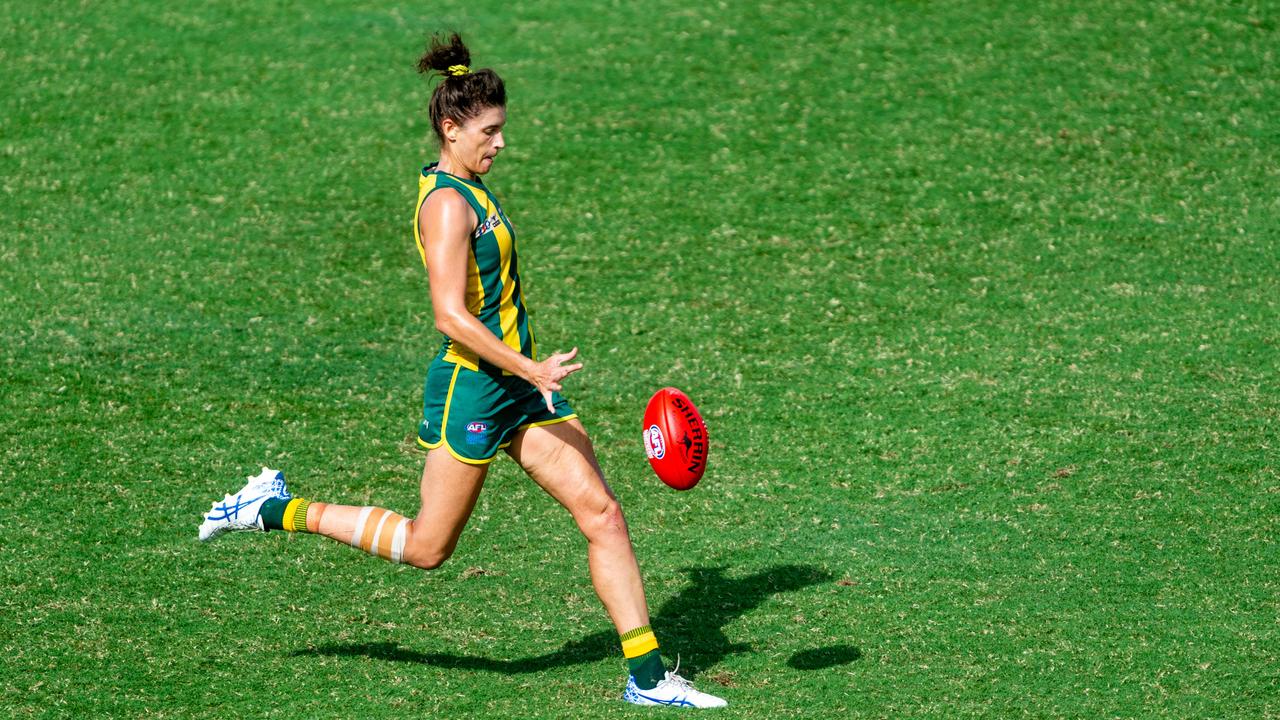 2020-21 NTFL Women's Premier League Grand Final - Darwin Buffettes v PINT Queenants. Jasmyn Hewett on her way to her first goal of the game. Photograph: Che Chorley