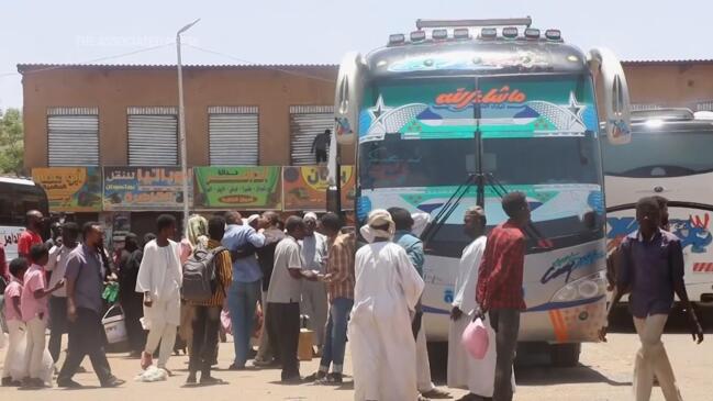 Terrified Sudanese flee fighting in Khartoum