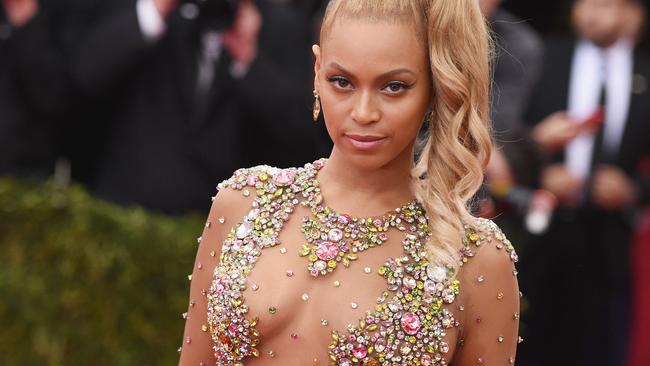 NEW YORK, NY - MAY 04: Beyonce attends the "China: Through The Looking Glass" Costume Institute Benefit Gala at the Metropolitan Museum of Art on May 4, 2015 in New York City. Mike Coppola/Getty Images/AFP == FOR NEWSPAPERS, INTERNET, TELCOS & TELEVISION USE ONLY ==