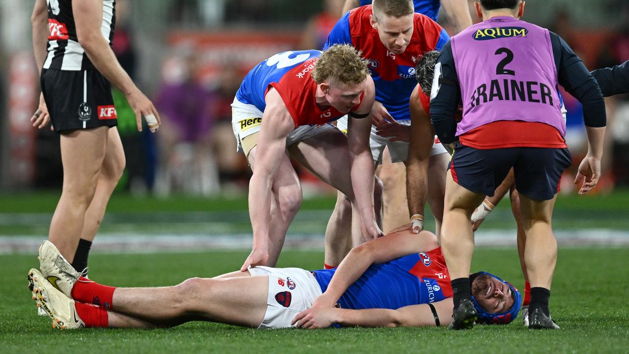 Angus Brayshaw lays on the ground knocked out. Picture: Quinn Rooney/Getty Images)